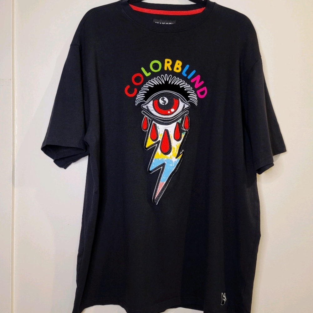 MAKOBI Color blind embroidered t-shirt siz…